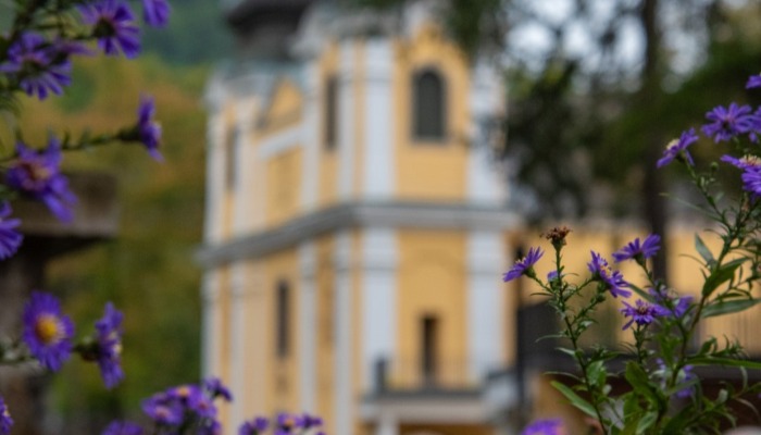 „Szeressünk tehát, mert Isten előbb szeretett minket.”